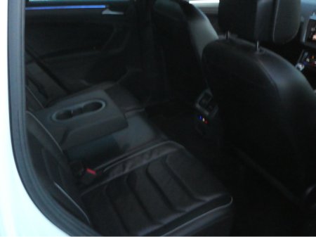 2023 Volkswagen Tiguan R-LINE 2.0 TDI MANUAL 6SPEED FWD 150HP 5DR €40,450 thumbnail