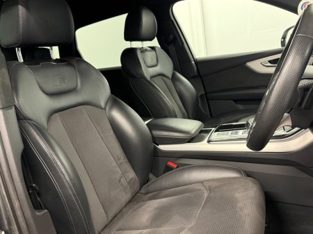 2021 Audi Q7 55 TFSI e S Line €54,995 thumbnail