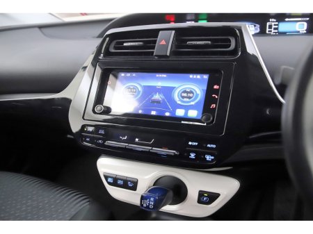 2017 Toyota Prius - thumbnail 19