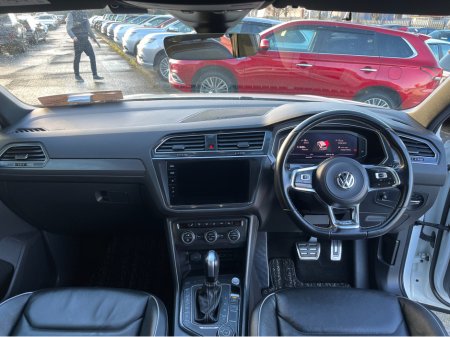 2020 Volkswagen Tiguan R-LINE 4MOTION AUTOMATIC 2.0 DIESEL //LOW MILES//MASSIVE SPEC//FULL LEATHER//DYNAUDIO SOUND SYSTEM//360 PARKING CAMERAS//HEAD UP DISPLAY// €34,950 thumbnail