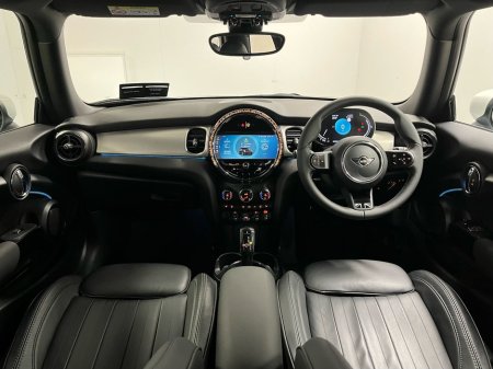 2024 MINI Hatch Exclusive Automatic - Parking Sensors - Climate Control - Heated Seats - Keyless Start - Apple CarPlay/Android Auto €31,750