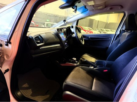 2014 Honda Fit DAA-GP5 €8,999 thumbnail