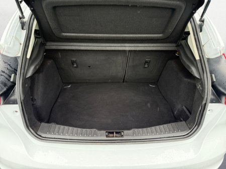 2016 Ford Focus - thumbnail 9