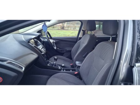 2016 Ford Focus - thumbnail 22