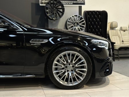 2025 Mercedes-Benz AMG E 53 PREMIUM PLUS E-HYBRID 4MATIC €109,950 thumbnail