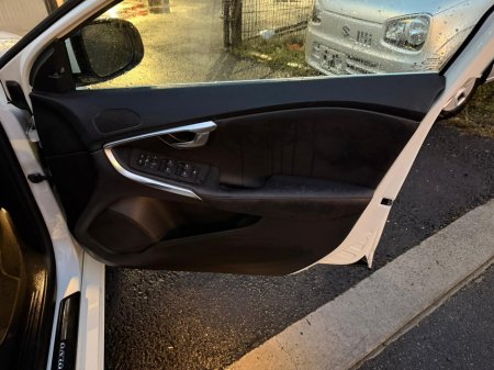 2014 Volvo V40 2.0 D4 ES AUTO €10,499 thumbnail