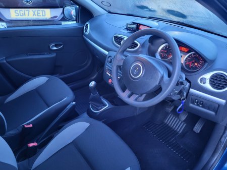 2011 Renault Clio - thumbnail 14