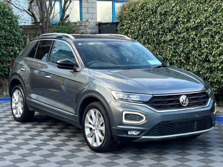 2020 Volkswagen T-Roc SPORT 2.0 TDI // APPLE CARPLAY/ANDROID AUTO // DUAL ZONE CLIMATE CONTROL // 18" ALLOYS €24,900 thumbnail