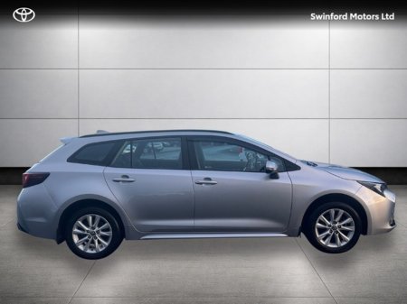 2024 Toyota Corolla COROLLA HYBRID LUNA T/S €29,900 thumbnail