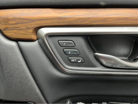 2018 Honda CR-V €24950 2018 HONDA CR-V EX HYBRID MASTERPIECE 2.0 / CRUISE CONTROL / REVERSE CAMERA / ELECTRIC MEMORY & HEATED SEATS / PADDLE SHIFTERS / PANORAMIC SUNROOF €24,950 thumbnail