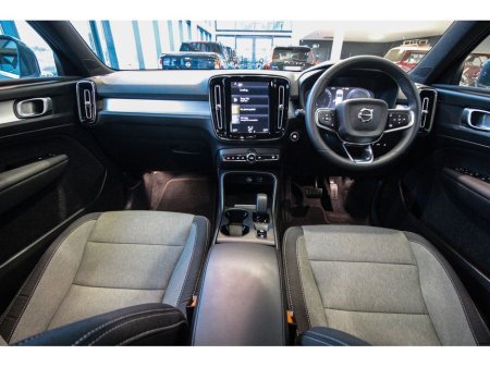 2023 Volvo XC40 RECHARGE T4 CORE 1.5 PHEV €36,899 thumbnail