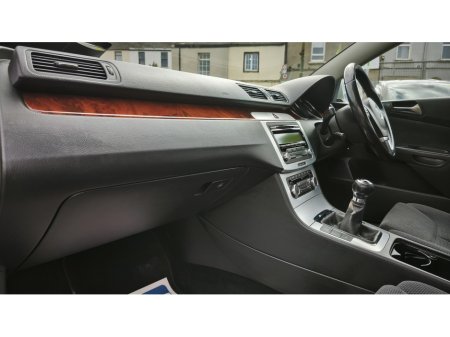 2010 Volkswagen Passat - thumbnail 19