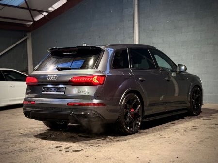2021 Audi Q7 TFSI E QUATTRO *S-LINE BLACK EDITION* // HUGE SPEC // 12 MONTH WARRANTY // SAME DAY FINANCE // €59,950 thumbnail