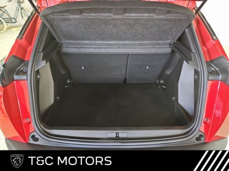 2023 Peugeot 2008 - thumbnail 8