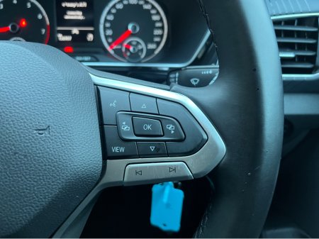 2020 Volkswagen T-Cross R-LINE 1.0 TSI PETROL MANUAL //SAT NAV//ADAPTIVE CRUISE CONTROL//REVERSE CAMERA// €18,950 thumbnail