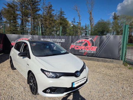 2017 Toyota Auris Hybrid Luna Sport