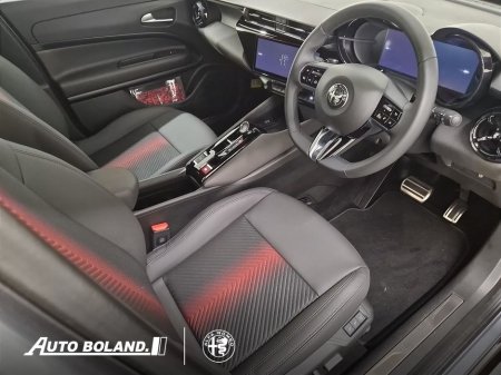 2025 Alfa Romeo Junior *DEMO* Ibrida 1.2 Hybrid Tech + Premium packs €41,500