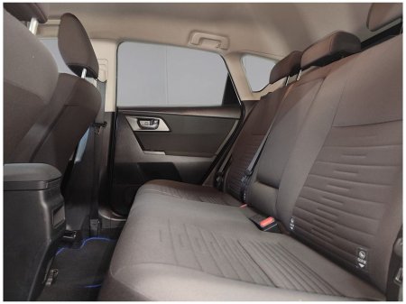 2016 Toyota Auris - view 3