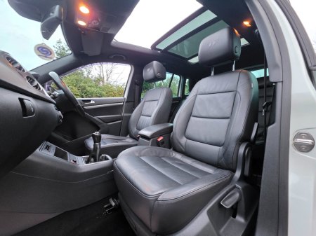 2016 Volkswagen Tiguan 2.0 TDI 150HP BMT Edition-R €15,450 thumbnail