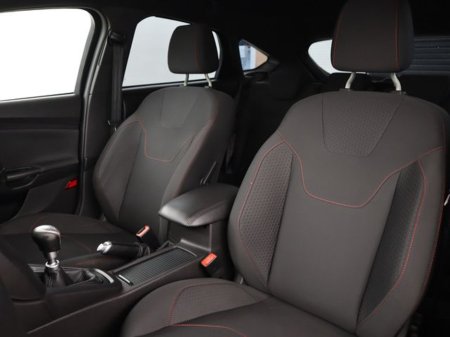 2017 Ford Focus - thumbnail 15