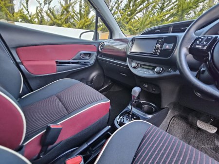 2017 Toyota Vitz - thumbnail 30