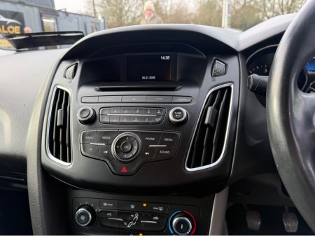 2015 Ford Focus ZETEC 1.6 TDCI 95PS 4DR thumbnail