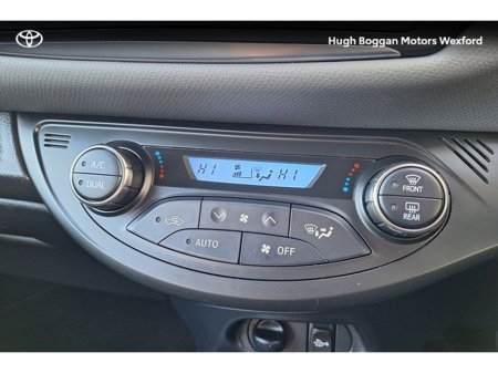 2016 Toyota Yaris HYBRID LUXURY IRISH CAR! €14,995 thumbnail