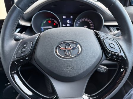 2023 Toyota C-HR HYBRID SOL TOP SPEC // HEATED LEATHER SEATS // SAT-NAV // REAR CAMERA // BLUETOOTH // CRUISE CONTROL // FULL WARRANTY €31,945 thumbnail