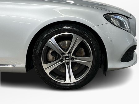 2017 Mercedes-Benz E Class 220d Avantgarde - 17 Inch Alloys - Reversing Camera - Panoramic Sunroof - Ambient Lighting - Sat Nav - Climate Control - Electric Heated Memory Seats - Keyless Start - Auto Lights/Wipers thumbnail