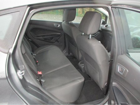 2017 Ford Fiesta - thumbnail 3