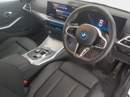 2025 BMW 3 Series - thumbnail 6