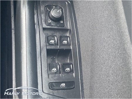 2023 Volkswagen T-Roc LIFE 2.0 TDI MANUAL 6SPEED FWD 116HP 5 €30,950 thumbnail