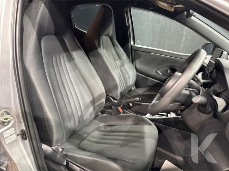 2024 Toyota Yaris - thumbnail 15