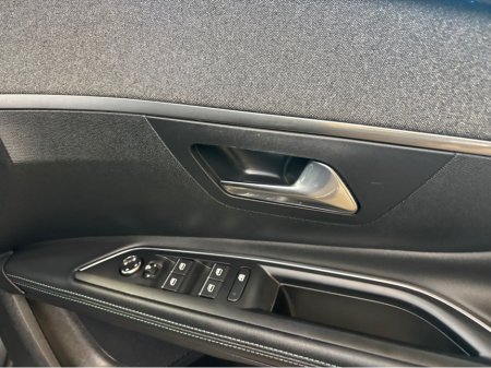 2023 Peugeot 5008 - thumbnail 17