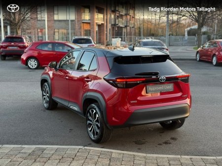 2024 Toyota Yaris Cross YARIS CROSS LUNA SPORT €30,450 thumbnail