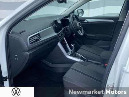 2023 Volkswagen T-Roc - view 4