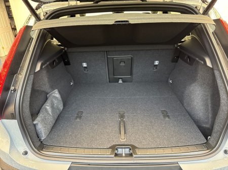 2026 Volvo EX40 - thumbnail 9