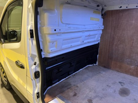 2020 Nissan NV300 - thumbnail 27