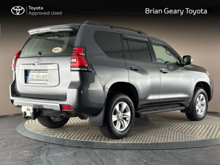 2022 Toyota Landcruiser - view 2