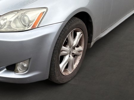2009 Lexus IS 220 D - thumbnail 10