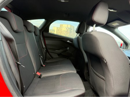 2017 Ford Focus - thumbnail 13