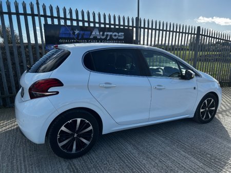 2018 Peugeot 208 - thumbnail 6