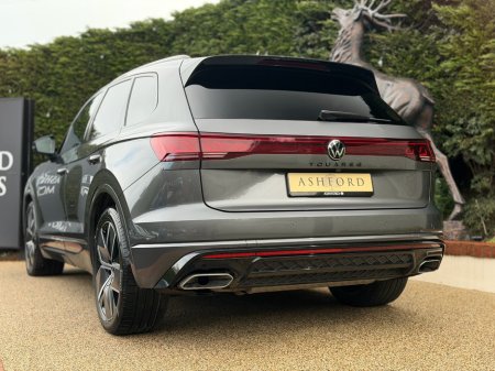 2025 Volkswagen Touareg - thumbnail 5