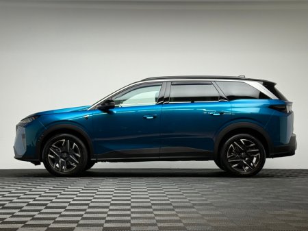 2025 Peugeot 5008 GT thumbnail