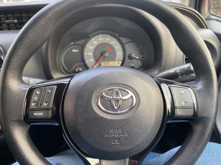 2018 Toyota Vitz - thumbnail 14