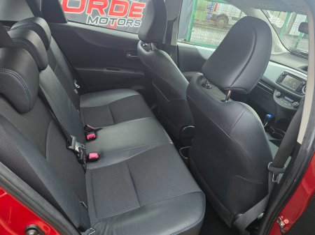 2014 Toyota Yaris Hybrid Luxury €11,950 thumbnail