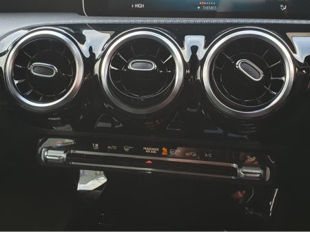 2019 Mercedes-Benz A Class SE EXECUTIVE A180D 1.5D 115BHP AUTOMATIC NCT 02/28 FINANCE AVAILABLE @ €90 PER WEEK 2 KEYS/ HALF LEATHER/ REVERSE CAMERA/ MERCEDES COMMAND SYSTEM/ HISTORY CHECKED €19,900 thumbnail