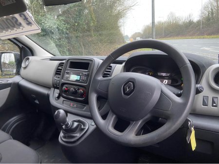 2016 Renault Trafic 9 Seat  Minibus 5 Door thumbnail