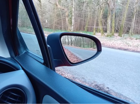 2015 Toyota Yaris - thumbnail 27