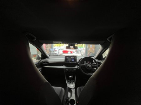 2021 Toyota Yaris - thumbnail 11